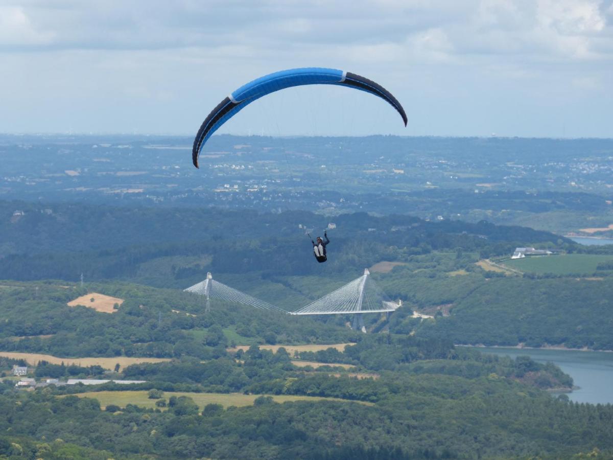 Gite De Caractere Lopérec Exteriör bild